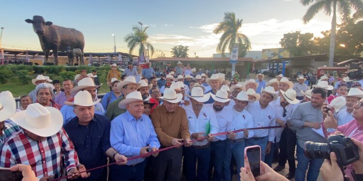 Rocha Moya inaugura la tradicional Expo Feria Ganadera Sinaloa 2023