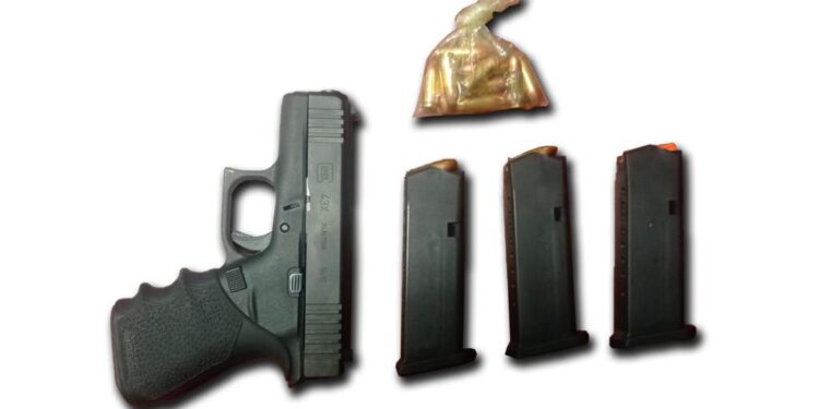 Grupo Élite de la PEP Sinaloa asegura a hombre armado tras agredir a una mujer