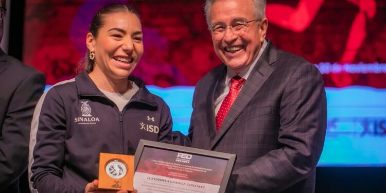 Rocha Moya entregó el Premio Estatal del Deporte 2023