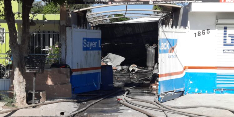 Se quema taller de carpintería en Culiacán