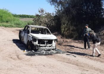 Localizan calcinada a una persona dentro de camioneta en Navolato