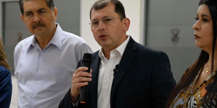 Ejercicio presupuestal del 2024 deberá desempeñarse con responsabilidad, compromiso y profesionalismo, señala Robespierre Lizárraga