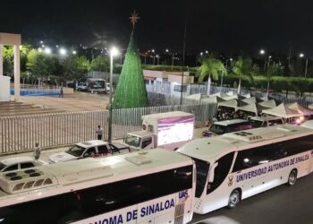 Los universitarios se mantienen firmes en su protesta en el Congreso, a pesar de haberse suspendido el Informe del Gobernador