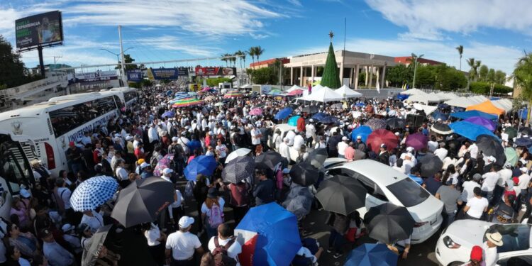 Más de 20 mil universitarios se mantuvieron firmes en protesta fuera del Congreso, exigiendo respeto a la autonomía y un alto a la persecución política