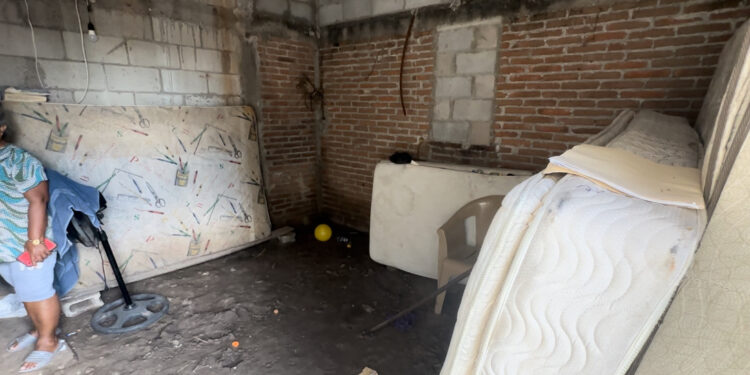 Navolatenses encabezan lista de daños en viviendas por “Norma”; hacen válido seguro ante el Infonavit