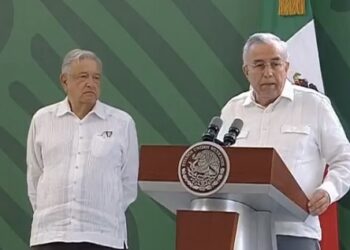 Rocha expone los presuntos casos de corrupción en la UAS a AMLO en La Mañanera