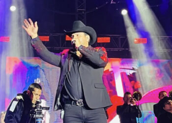 ¡Julión Álvarez hace vibrar a Badiraguato! Culminan los festejos del municipio serrano