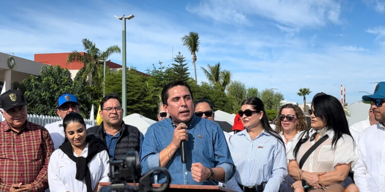 ¡De rodillas nunca, fuera Rocha!: Autoridades de la UAS al levantar plantón del Congreso del Estado