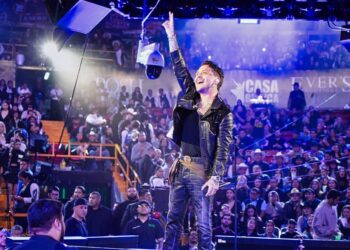 Cristhian Nodal cierra con broche de oro el Palenque de Culiacán