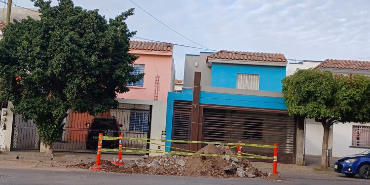 Reparación de fuga deja sin presión de agua a todo El Rincón Colonial, en La Conquista