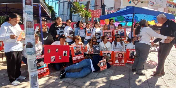 Con una “Silla vacía” recuerdan a sus desaparecidos las Sabuesos Guerreras este fin de año