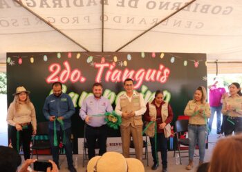 Alcalde de Badiraguato recorre el segundo Tianguis Campesino; reconoce el programa ‘Sembrando Vida’