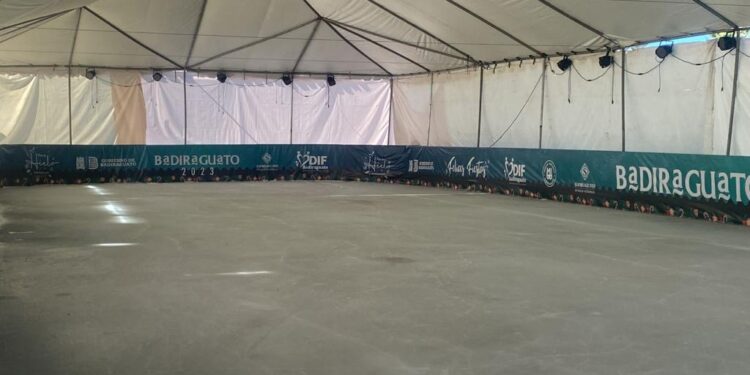 ¡Vamos a patinar a Badiraguato! Por primera vez instalan pista de hielo