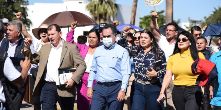 Por primera vez, tanto el Juez como la Fiscalía actúan apegados a derecho y difieren audiencia ante ausencia justificada de los abogados defensores