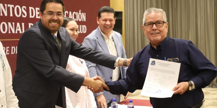 Sector Salud entrega reconocimientos de basificación y recodificación a personal