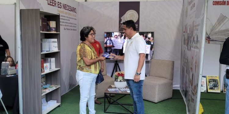 Mantiene Congreso del Estado su stand en la FIL Los Mochis 2023