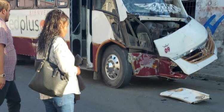 Un aparatoso choque en pleno centro de Culiacán deja sólo daños