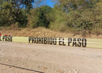 Localizan a un hombre asesinado y envuelto en un cobertor