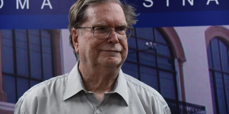 Sabedor de su calidad, el Premio Nobel de Física George Smoot quiere tener colaboradores en la UAS; está listo para brindar su conferencia magistral