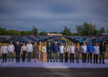 Festeja Rocha a los policías estatales en su día