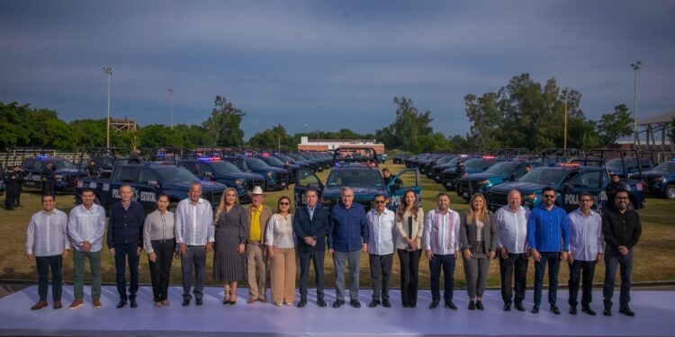 Festeja Rocha a los policías estatales en su día