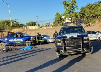 Fallece motociclista al chocar de alcance contra una camioneta