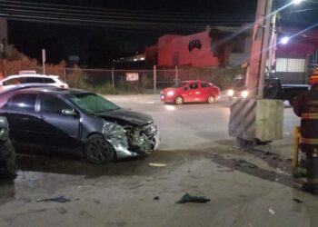 Cuatro lesionados deja un choque de entre dos automóviles
