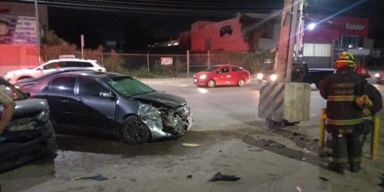 Cuatro lesionados deja un choque de entre dos automóviles