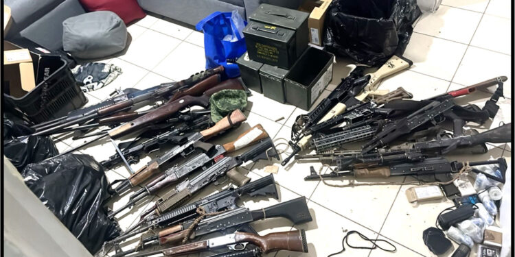 Ejército Mexicano y FGR aseguran armamento en Jalisco