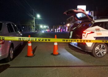 Chocan de frente dos motociclistas en Nochebuena; uno murió