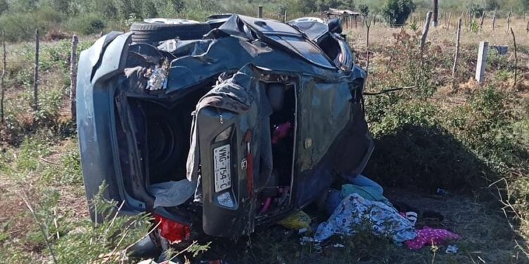 Se accidenta familia en Rancho Viejo; una mujer murió y dos personas resultaron lesionados, entre ella una niña