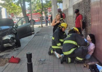 Camioneta que circulaba en sentido contrario choca con otra unidad en el Centro de Culiacán