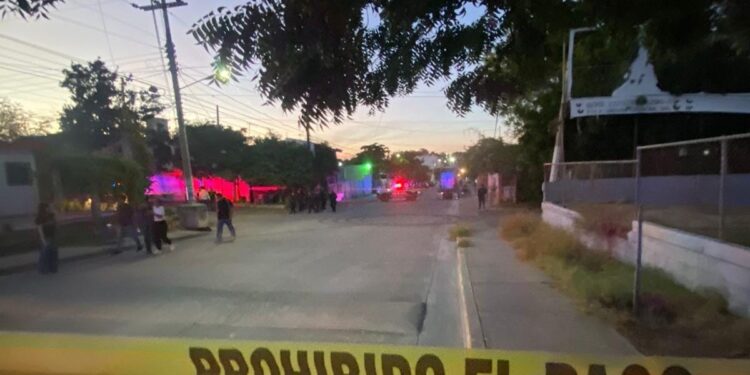 Balacera deja dos presuntos sicarios muertos y un civil herido por esquirlas en La Libertad
