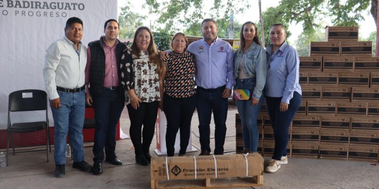 Comunidad de El Huejote, Badiraguato recibe motor para abasto de agua; alcalde refrenda su compromiso