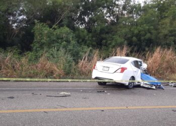 Una mujer y un hombre murieron al chocar de frente las unidades en que viajaban en Pericos, Mocorito
