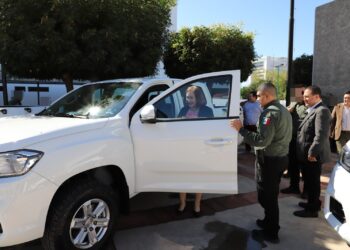 Entrega FGE 10 vehículos a Policía de Investigación