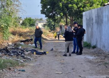 Localizan asesinado a balazos a un hombre en la colonia La Costera