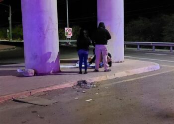 Hallan a un hombre ejecutado y con carritos de juguete en su pecho