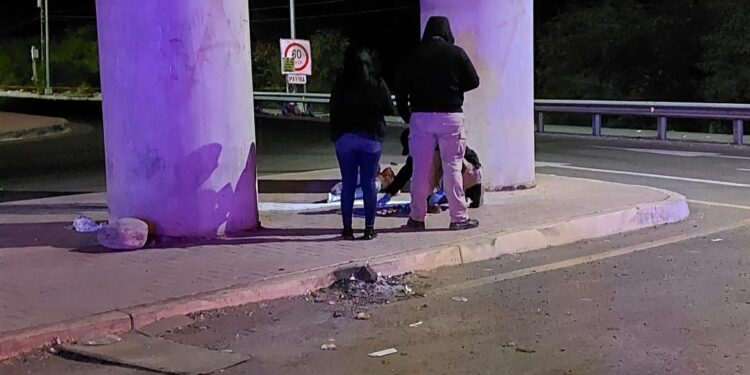 Hallan a un hombre ejecutado y con carritos de juguete en su pecho