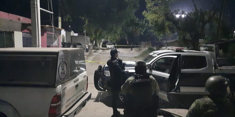 Lo asesinan frente a su casa en el fraccionamiento Paraíso