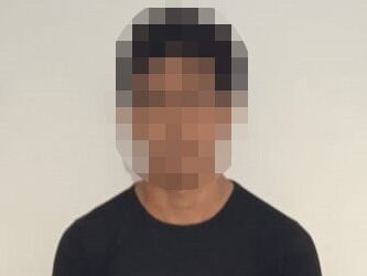 Policías Estatales aseguran a civil tras reporte de robo a comercio