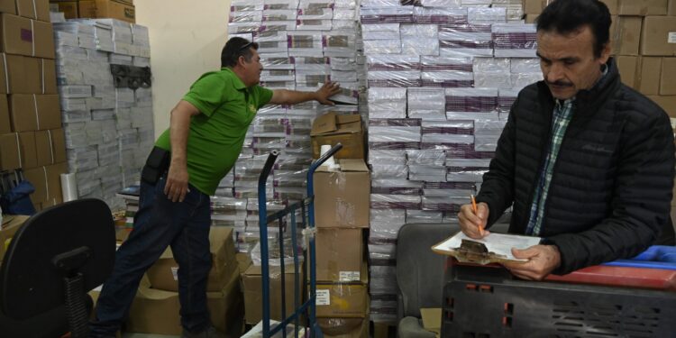 Lista la distribución de 450 mil volúmenes para el segundo semestre del ciclo escolar en el Bachillerato de la Nueva Universidad