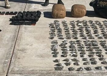 Asegura Guardia Nacional y Ejército seis camionetas con armamento y droga en Sonora