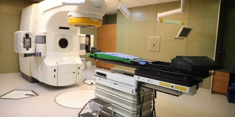 Gobierno de Rocha Moya adquirirá un nuevo acelerador lineal para tratar el cáncer