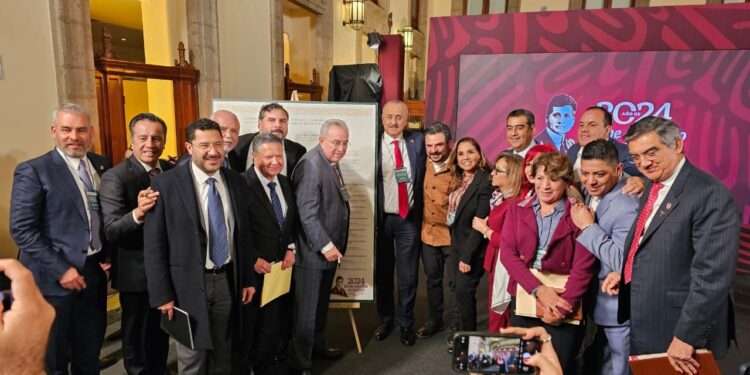 Rocha firma convenio con el presidente López Obrador para entrada en operación del IMSS Bienestar en Sinaloa