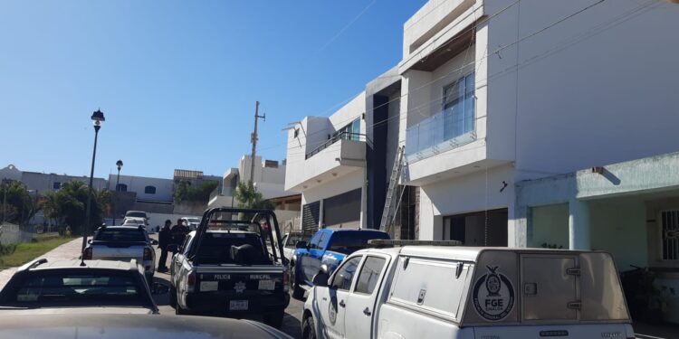 Fallece menor de edad al tocar cables de alta tensión cuando retiraba luces navideñas