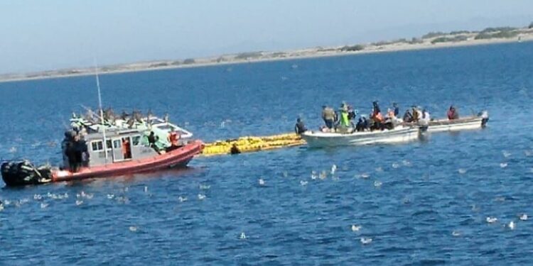 Pescador sobrevive 2 días dentro de un barco que se hundio, pero fallece poco después de ser rescatado