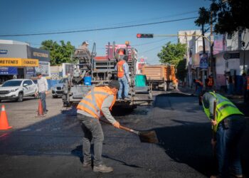 Labores de reencarpetado continúan transformando la ciudad de Culiacán