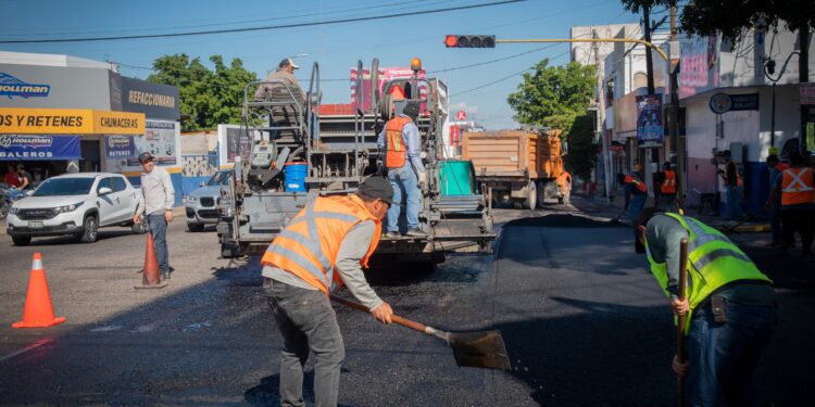 Labores de reencarpetado continúan transformando la ciudad de Culiacán