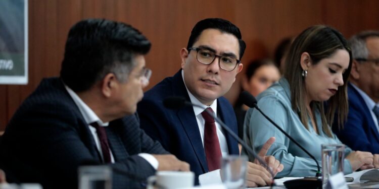 Deja atrás ISSSTEESIN desorganización y falta de acceso a vivienda: Ambrocio Chávez